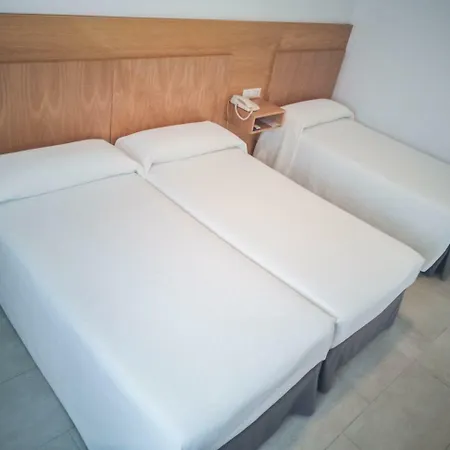 Abadi Hotel *